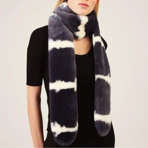 NWOT Charlotte Simone Alice faux fur scarf blue